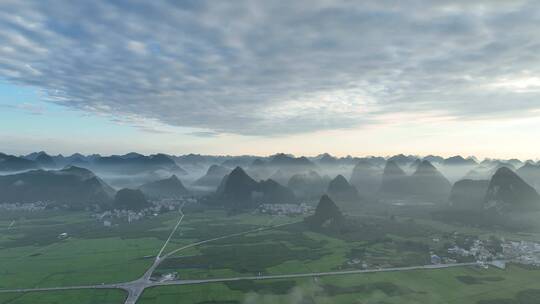 广西丘陵清晨晨雾航拍