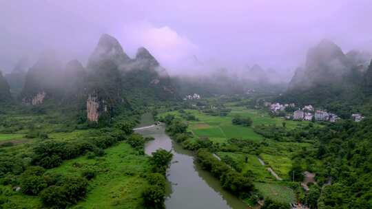 航拍桂林喀斯特地貌漓江景区山水自然风光