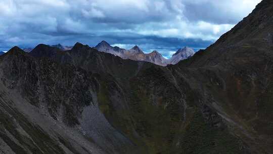 香格里拉无底湖山顶风光