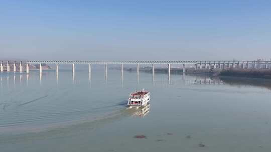 三门峡黄河天鹅号游轮、浩吉铁路桥