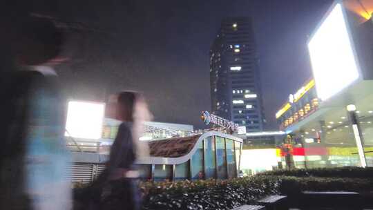 夜晚的城市广场夜景