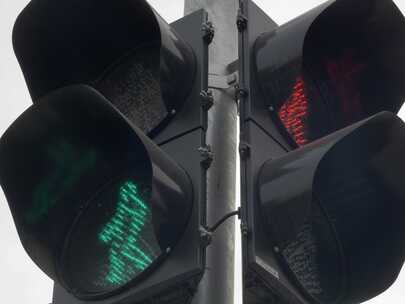 红绿灯交通信号灯红灯变绿灯道路信号灯变化