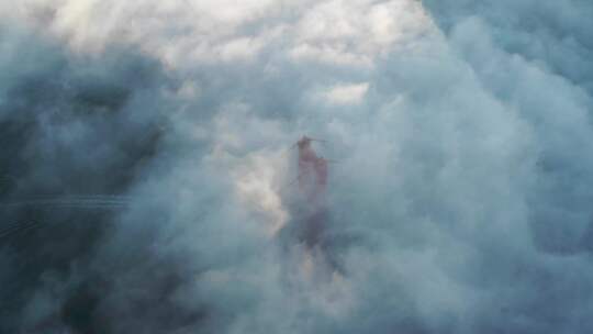 云雾缭绕的旧金山金门大桥