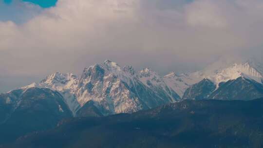 航拍云南德钦飞来寺梅里雪山观景台风光