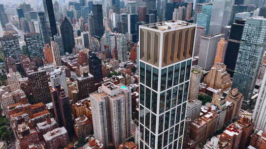华丽的摩天大楼俯瞰着城市全景。纽约的壮丽