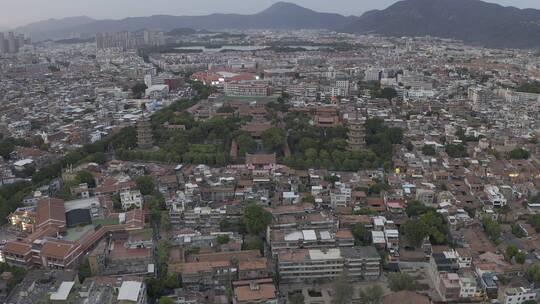 泉州开元寺东西塔特写西街钟楼航拍市区大景