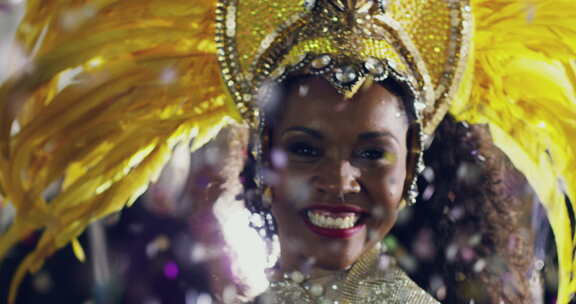 巴西传统游行、派对或街头狂欢节上的舞蹈、