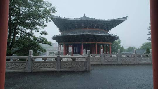 柳州文庙中式庭院古建筑雨景雨季大雨暴雨