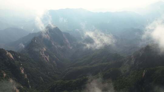 清晨云海日出云层山顶山林山峰云雾缭绕风景