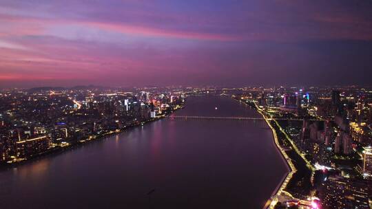 夕阳下杭州钱塘江两岸现代都市风光