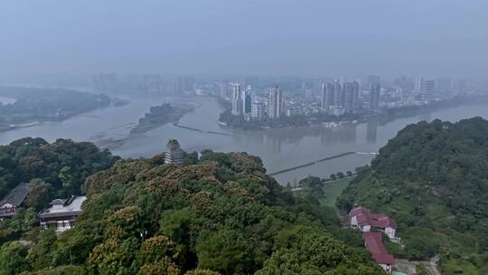 高清航拍乐山城市建设乐山大佛自然风光船