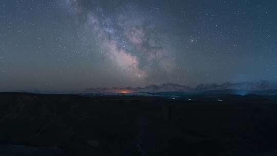 星空下的安集海大峡谷银河夜转日延时