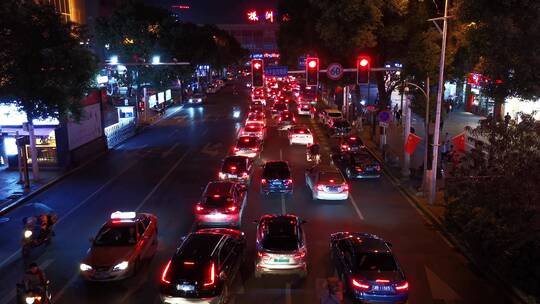 实拍城市夜晚拥堵交通