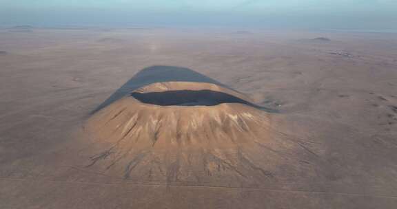 内蒙古马蹄山火山口航拍