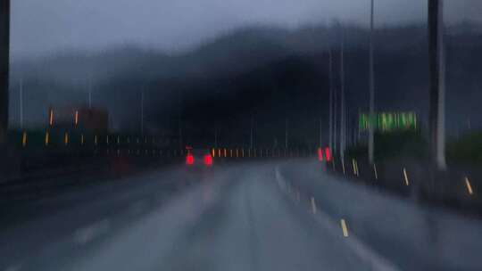 阴雨天气在高速路上开车第一视角合集