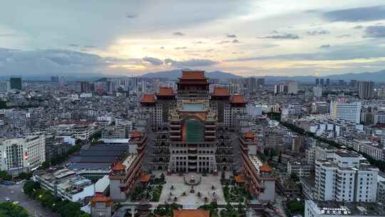 夕阳下的广西玉林云天文化城航拍