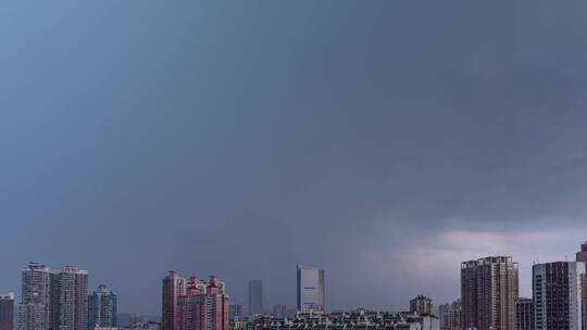 广州城市建筑与雨天乌云密布延时风光