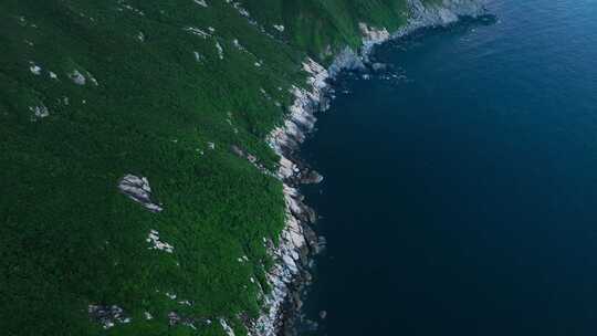 广东上川岛海岸线海浪拍打礁石航拍旅拍素材