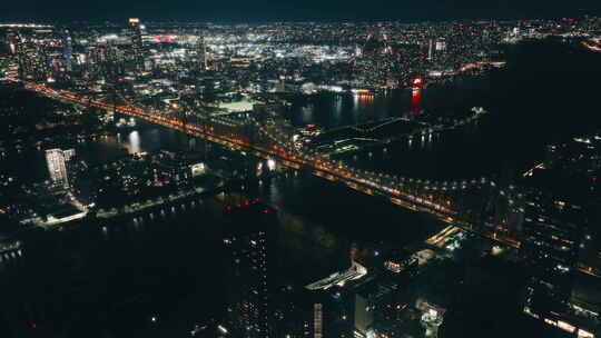 埃德·科赫皇后区大桥上方的风景夜景与布鲁