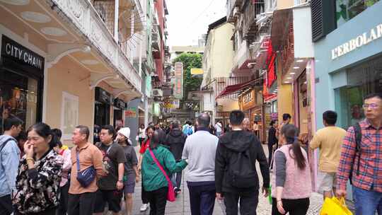 行走在澳门街头行人走路第一视角澳门街道