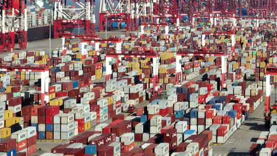 港口密集的集装箱-上海洋山港