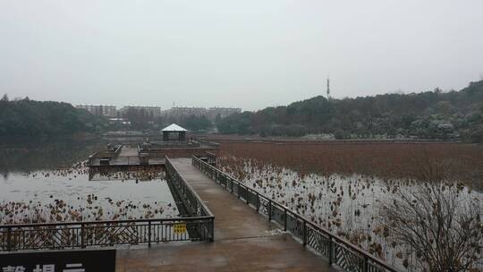 航拍衡阳南湖公园雪景