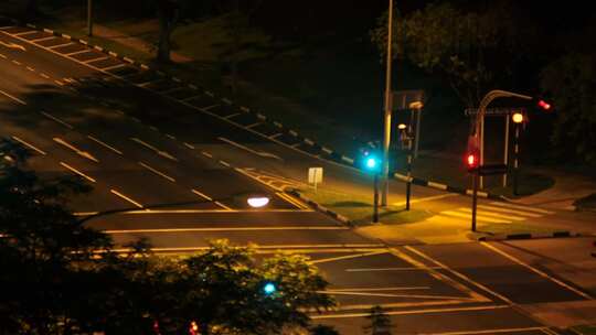 夜晚深夜路口红绿灯车流延时