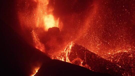 火山岩浆喷发特写