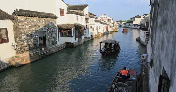 江南水乡苏州七里山塘 游船河道建筑风光