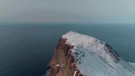 4k航拍山峰登山登峰攀岩云海高山