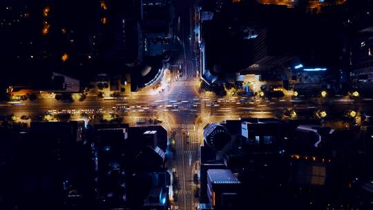 俯拍昆明北京路十字路口夜景视频素材模板下载