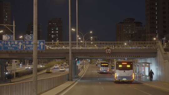 汽车行驶在城市夜景视频素材模板下载