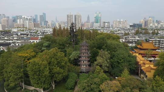 航拍南京秦淮河白鹭湖公园鹫峰寺