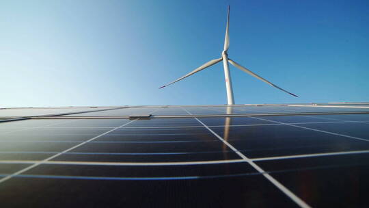 风力涡轮机和太阳能电池板视频素材模板下载
