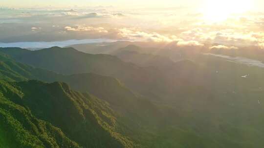 海南五指山热带雨林国家森林公园日出云海
