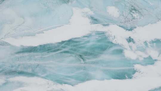 旋转航拍北极冰面裂痕
