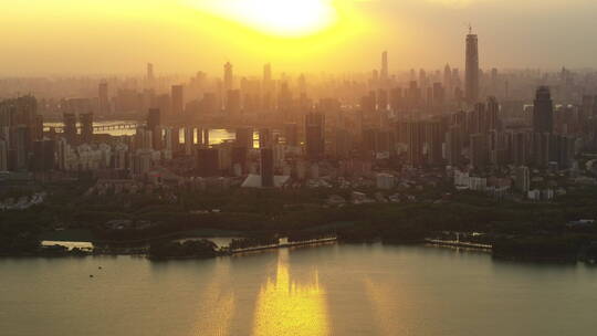 武汉市东湖曲港听荷航拍夕阳东湖高楼大厦