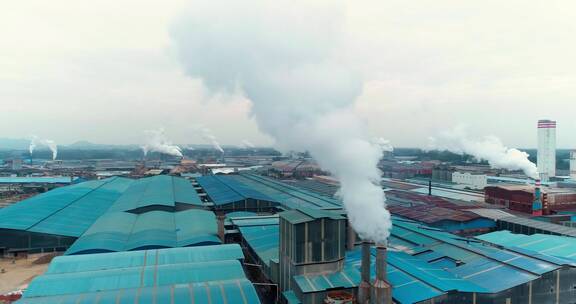 近距离拍摄工业厂房白烟排放环境保护概念