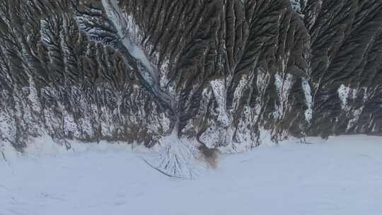 新疆北疆独山子大峡谷纹理雪山高空航拍