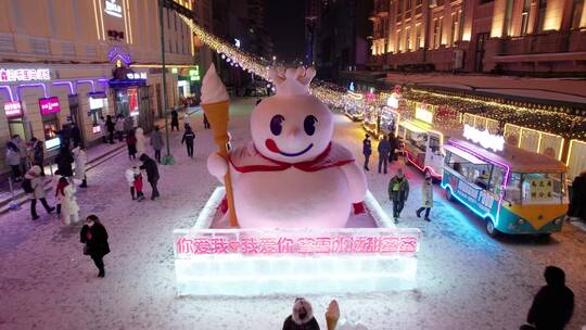 哈尔滨中央大街雪人夜景
