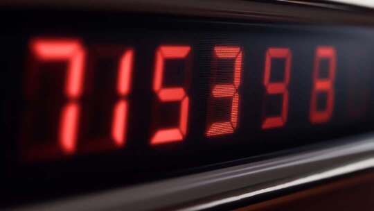 红色液晶数字时钟素材