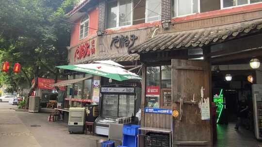 街边特色小店外观及周边环境