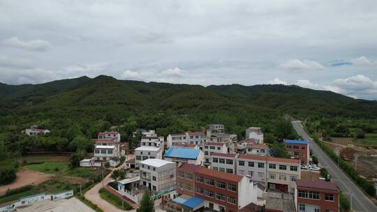 大山中的村庄房屋