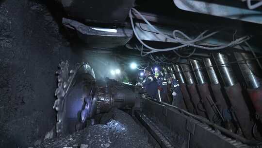 煤矿矿洞采煤运煤视频素材模板下载