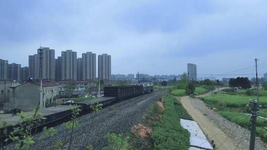 城郊铁路火车行驶景象