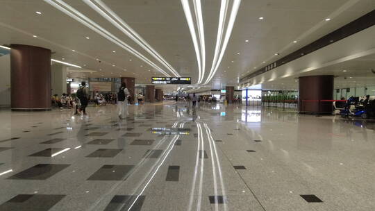 移动镜头行走北京大兴国际机场大厅