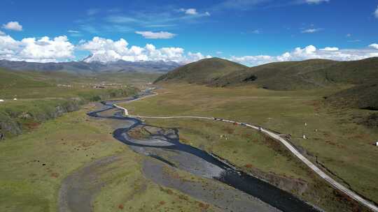 塔公草原，姑弄村露营地，雪山河流