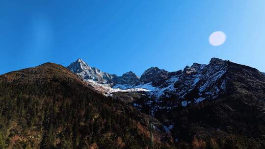 自然风景区森林雪山高清在线视频素材下载