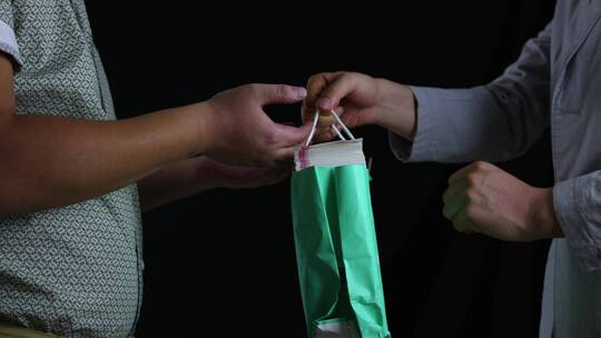 钱权交易贿赂送礼反腐素材