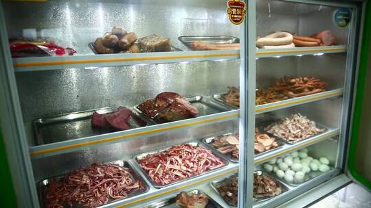 冷柜卖各种香肠火腿肉肠